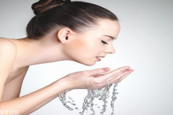 痘痘肌適合哪款卸妝水 適合痘痘肌的卸妝水 痘痘肌適合哪款卸妝水 適合痘痘肌的卸妝水