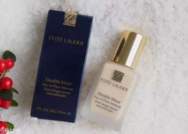 油皮粉底液哪個(gè)牌子好 這幾款粉底讓你不再臉?lè)河凸? alt=