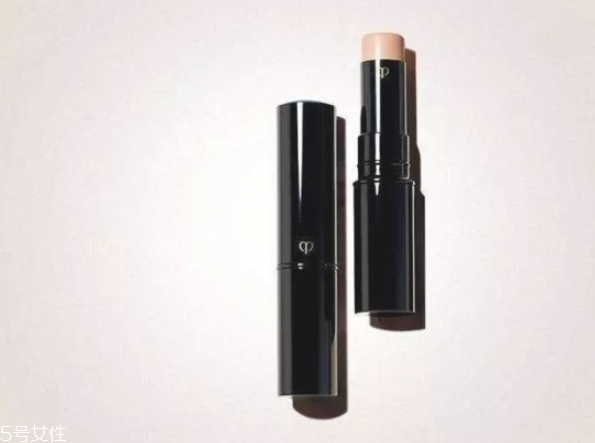 臉上瑕疵多用什么遮蓋 遮瑕要選好 臉上瑕疵多用什么遮蓋 遮瑕要選好