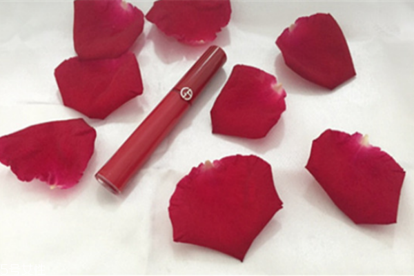 阿瑪尼紅管503和504區(qū)別試色 適合春夏的顯白口紅 阿瑪尼紅管503和504區(qū)別試色 適合春夏的顯白口紅