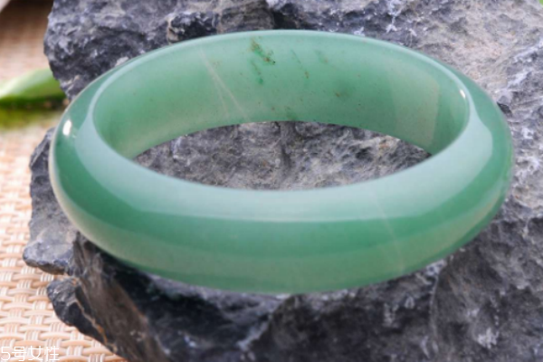 東陵玉為什么不值錢(qián) 這幾個(gè)原因?qū)е?><p><strong>東陵玉為什么不值錢(qián) 這幾個(gè)原因?qū)е?/strong></p></a></li> <li><a href=