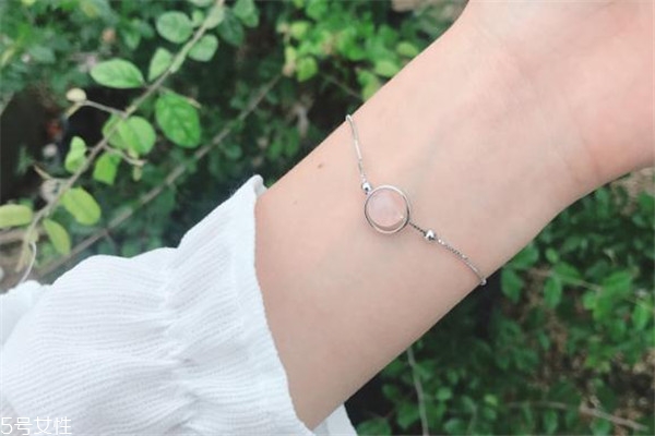 艾蒂諾銀飾是純銀嗎 學(xué)會看辨認(rèn)標(biāo)記 艾蒂諾銀飾是純銀嗎 學(xué)會看辨認(rèn)標(biāo)記