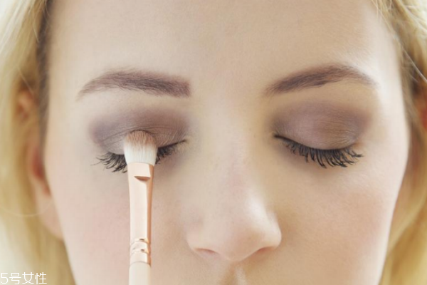 怎么挑選眼影刷 3個(gè)維度挑對眼影刷 怎么挑選眼影刷 3個(gè)維度挑對眼影刷
