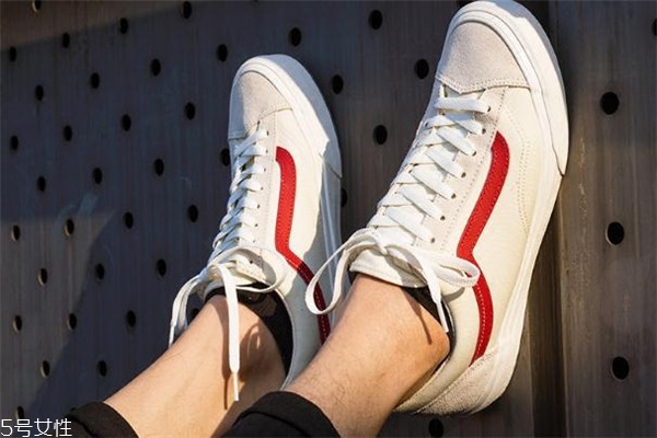 vans紅白專柜多少錢 市場價(jià)炒上天 vans紅白專柜多少錢 市場價(jià)炒上天