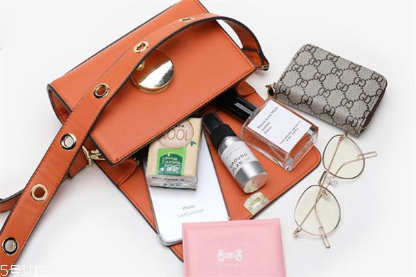 小ck南瓜包價錢 秋冬首選它 小ck南瓜包價錢 秋冬首選它