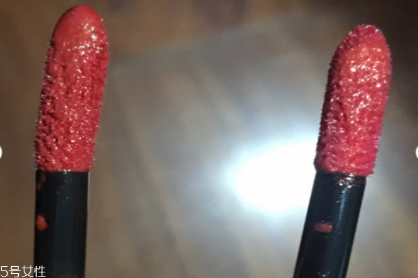 阿瑪尼黑管302和500哪個(gè)好看 阿瑪尼黑管302和500對(duì)比 阿瑪尼黑管302和500哪個(gè)好看 阿瑪尼黑管302和500對(duì)比