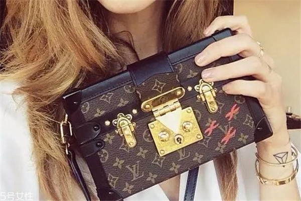 lv小箱子包怎么打開 鎖扣背后的秘密 lv小箱子包怎么打開 鎖扣背后的秘密