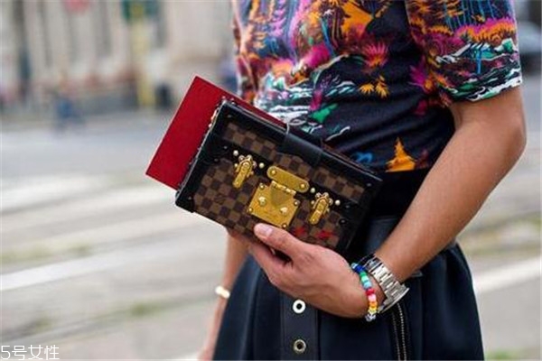 lv小箱子包怎么打開 鎖扣背后的秘密 lv小箱子包怎么打開 鎖扣背后的秘密