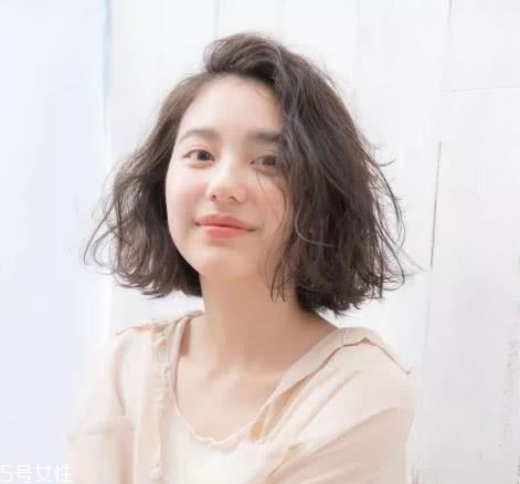 瘦臉齊肩發(fā)型圖片女 這個(gè)長(zhǎng)度干練又溫柔 瘦臉齊肩發(fā)型圖片女 這個(gè)長(zhǎng)度干練又溫柔