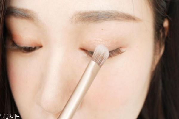 化妝時最大的誤區(qū)在哪 3大誤區(qū)了解一下 化妝時最大的誤區(qū)在哪 3大誤區(qū)了解一下