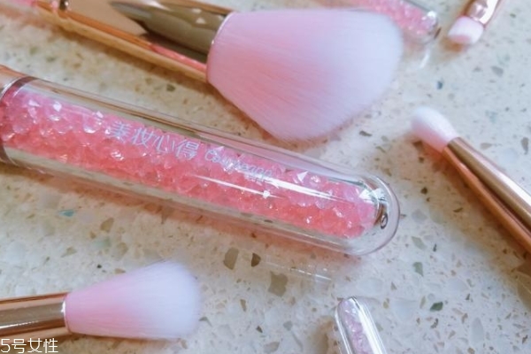 少女心的化妝刷推薦 美膩的小姐姐都該來(lái)一套 少女心的化妝刷推薦 美膩的小姐姐都該來(lái)一套