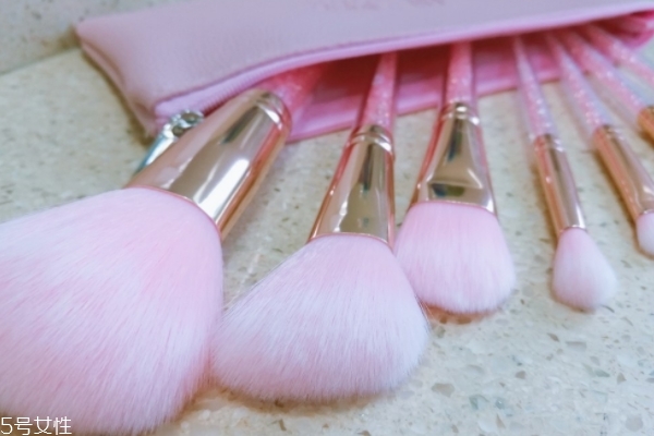 少女心的化妝刷推薦 美膩的小姐姐都該來(lái)一套 少女心的化妝刷推薦 美膩的小姐姐都該來(lái)一套