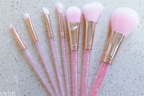 少女心的化妝刷推薦 美膩的小姐姐都該來(lái)一套 少女心的化妝刷推薦 美膩的小姐姐都該來(lái)一套