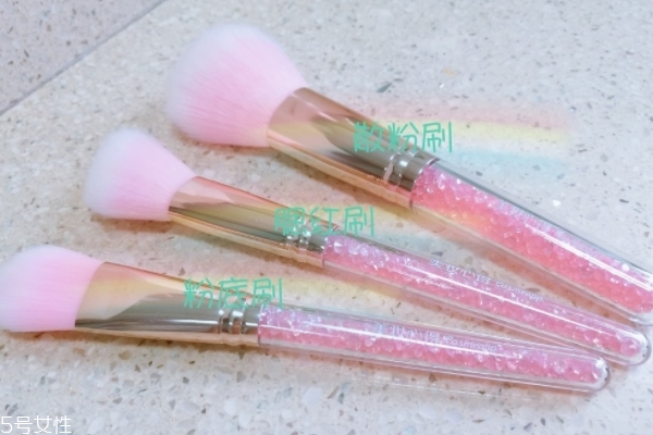 少女心的化妝刷推薦 美膩的小姐姐都該來(lái)一套 少女心的化妝刷推薦 美膩的小姐姐都該來(lái)一套