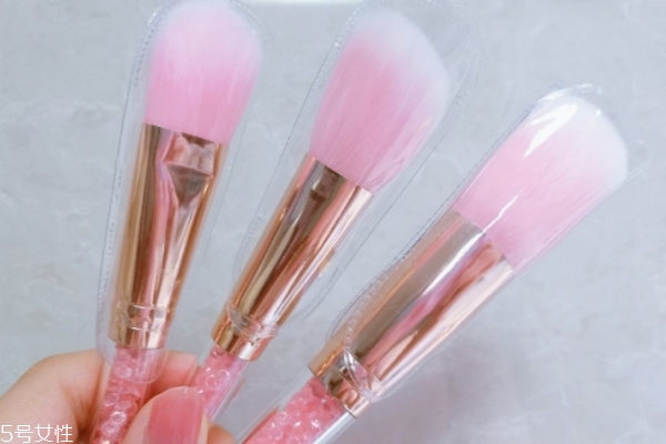 少女心的化妝刷推薦 美膩的小姐姐都該來(lái)一套 少女心的化妝刷推薦 美膩的小姐姐都該來(lái)一套