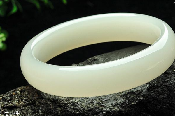 昆侖玉怎么鑒定真假 細(xì)節(jié)很關(guān)鍵 昆侖玉怎么鑒定真假 細(xì)節(jié)很關(guān)鍵