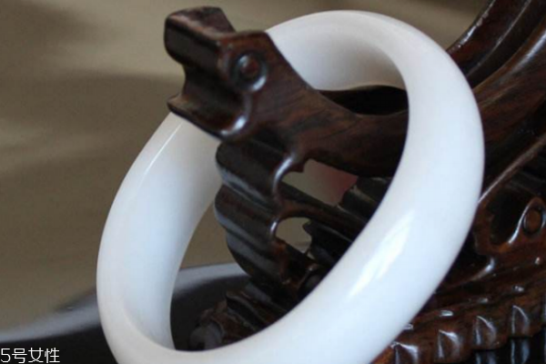 昆侖玉怎么鑒定真假 細(xì)節(jié)很關(guān)鍵 昆侖玉怎么鑒定真假 細(xì)節(jié)很關(guān)鍵