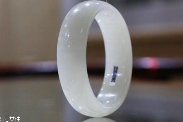 昆侖玉怎么鑒定真假 細(xì)節(jié)很關(guān)鍵 昆侖玉怎么鑒定真假 細(xì)節(jié)很關(guān)鍵