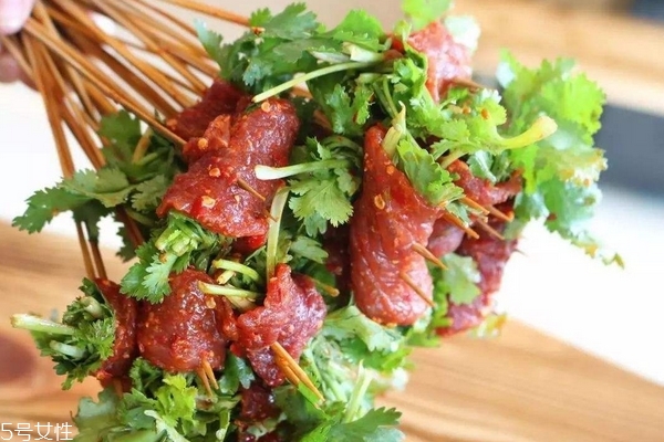 香菜會使人變黑嗎 有這個可能 香菜會使人變黑嗎 有這個可能