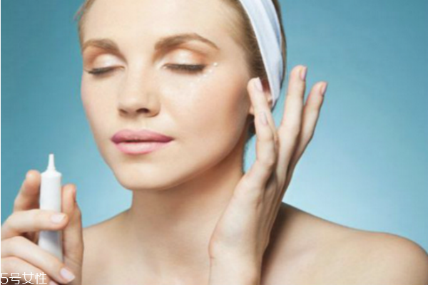 怎么按摩去除魚尾紋 去魚尾紋的按摩方法 怎么按摩去除魚尾紋 去魚尾紋的按摩方法