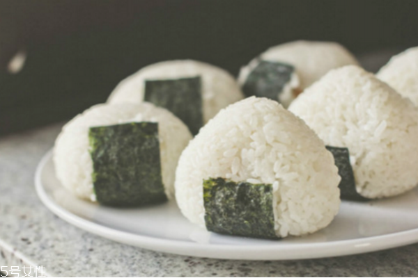 怎么按摩去除魚尾紋 去魚尾紋的按摩方法 怎么按摩去除魚尾紋 去魚尾紋的按摩方法