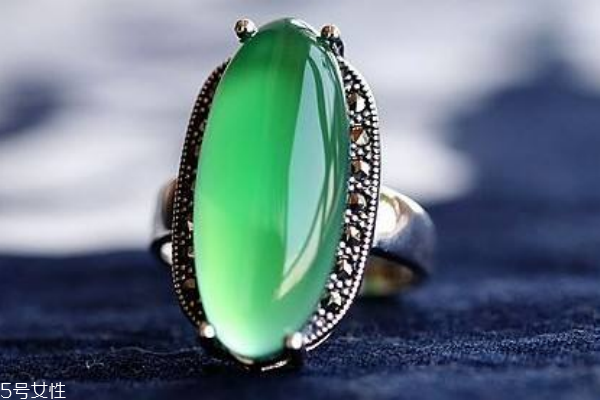 綠瑪瑙的功效與作用 有很大靈性 綠瑪瑙的功效與作用 有很大靈性