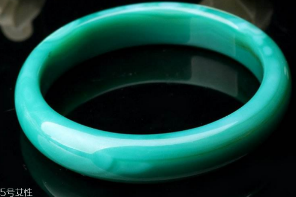 如何辨別綠瑪瑙真假 從這些細(xì)節(jié)入手 如何辨別綠瑪瑙真假 從這些細(xì)節(jié)入手