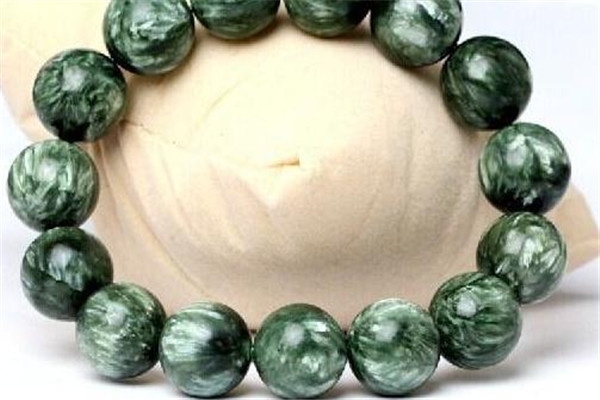 綠龍晶的功效與作用 帶有靈性的寶石 綠龍晶的功效與作用 帶有靈性的寶石