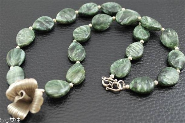 綠龍晶的功效與作用 帶有靈性的寶石 綠龍晶的功效與作用 帶有靈性的寶石