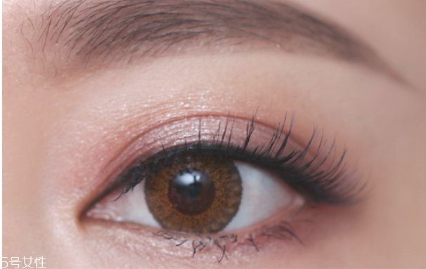 簡(jiǎn)單基礎(chǔ)妝容步驟 秋冬職場(chǎng)眼妝教程 簡(jiǎn)單基礎(chǔ)妝容步驟 秋冬職場(chǎng)眼妝教程