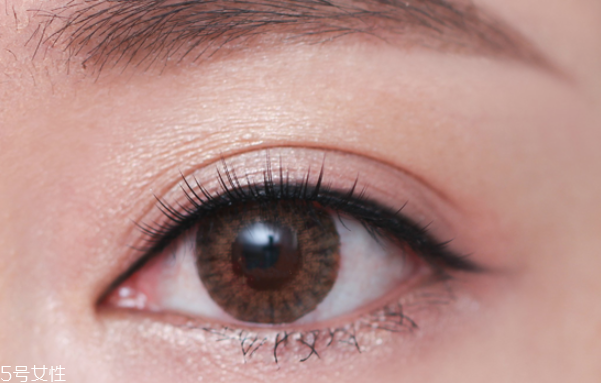 簡(jiǎn)單基礎(chǔ)妝容步驟 秋冬職場(chǎng)眼妝教程 簡(jiǎn)單基礎(chǔ)妝容步驟 秋冬職場(chǎng)眼妝教程