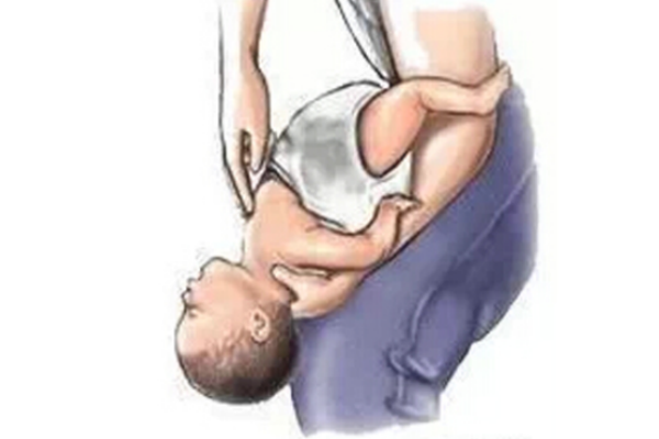 寶寶把口香糖吞下去了怎么辦 寶寶噎著急救方法 寶寶把口香糖吞下去了怎么辦 寶寶噎著急救方法