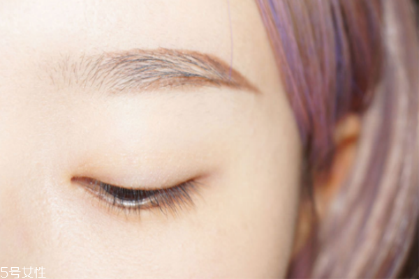 圣誕節(jié)妝容教程圖片 圣誕創(chuàng)意妝容畫法 圣誕節(jié)妝容教程圖片 圣誕創(chuàng)意妝容畫法