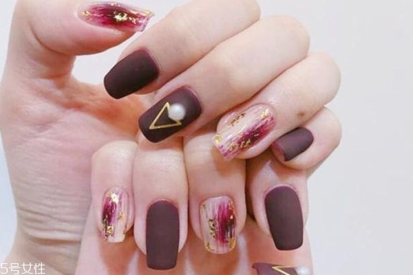 秋季車厘子紅美甲款式 讓指尖溫柔似水 秋季車厘子紅美甲款式 讓指尖溫柔似水