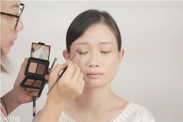 怎么畫性感的妝容 性感風(fēng)的妝容教程 怎么畫性感的妝容 性感風(fēng)的妝容教程