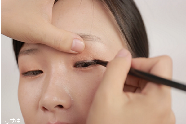 怎么畫性感的妝容 性感風(fēng)的妝容教程 怎么畫性感的妝容 性感風(fēng)的妝容教程