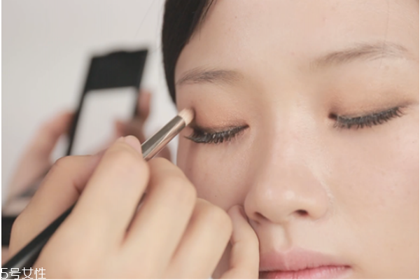 怎么畫性感的妝容 性感風(fēng)的妝容教程 怎么畫性感的妝容 性感風(fēng)的妝容教程