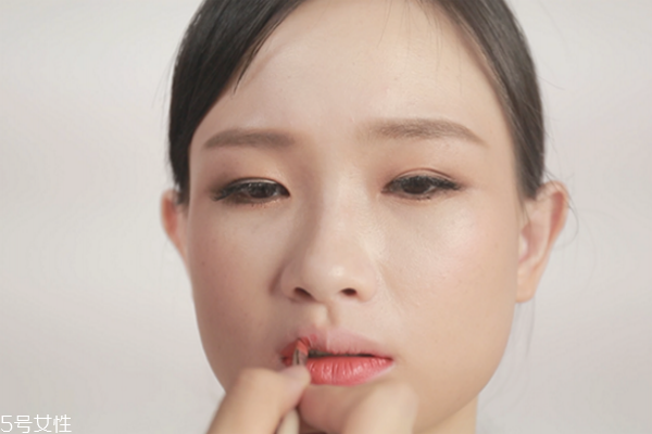 怎么畫性感的妝容 性感風(fēng)的妝容教程 怎么畫性感的妝容 性感風(fēng)的妝容教程