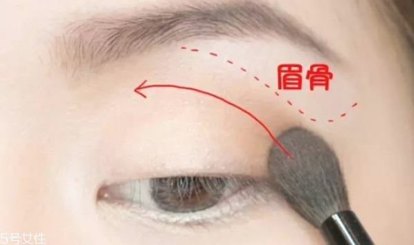 怎么畫性感的妝容 性感風(fēng)的妝容教程 怎么畫性感的妝容 性感風(fēng)的妝容教程