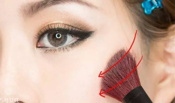 怎么畫性感的妝容 性感風(fēng)的妝容教程 怎么畫性感的妝容 性感風(fēng)的妝容教程