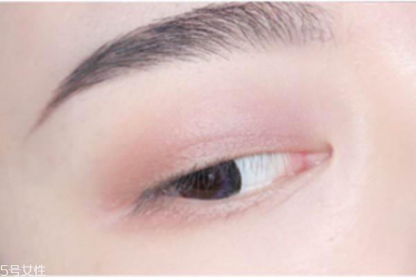 紅色眼影妝容畫法 冷艷混血大眼妝教程 紅色眼影妝容畫法 冷艷混血大眼妝教程