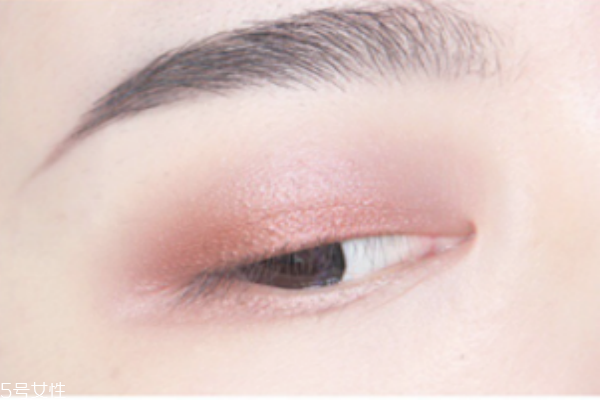 紅色眼影妝容畫法 冷艷混血大眼妝教程 紅色眼影妝容畫法 冷艷混血大眼妝教程