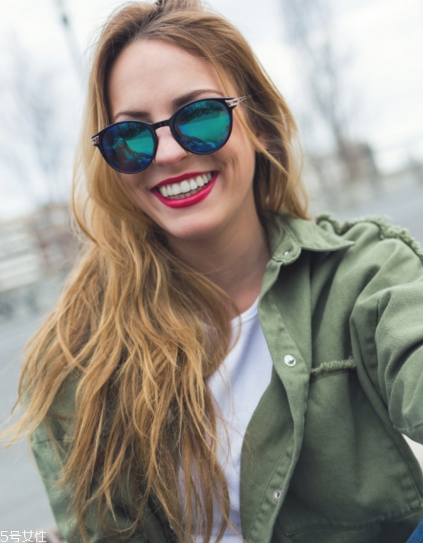 紅色眼影妝容畫法 冷艷混血大眼妝教程 紅色眼影妝容畫法 冷艷混血大眼妝教程