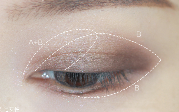 紅色眼影妝容畫法 冷艷混血大眼妝教程 紅色眼影妝容畫法 冷艷混血大眼妝教程