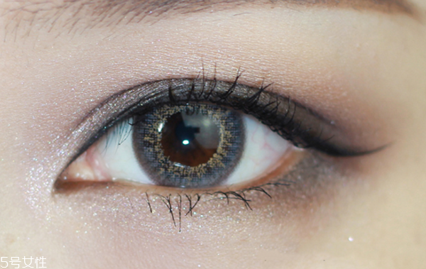 紅色眼影妝容畫法 冷艷混血大眼妝教程 紅色眼影妝容畫法 冷艷混血大眼妝教程