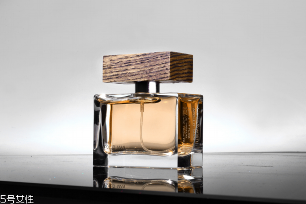 情侶香水有哪些品牌 情侶必備香水推薦 情侶香水有哪些品牌 情侶必備香水推薦