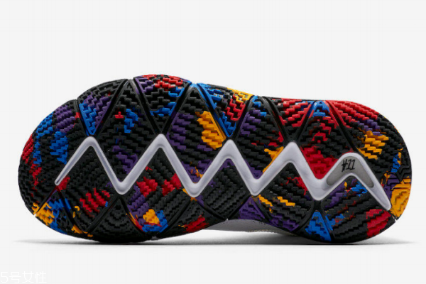 耐克歐文4ncaa鞋底隨機嗎 炫彩潑墨大底 耐克歐文4ncaa鞋底隨機嗎 炫彩潑墨大底