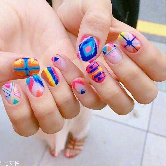 民族風美甲圖片 火爆又不俗氣的搶眼美甲 民族風美甲圖片 火爆又不俗氣的搶眼美甲