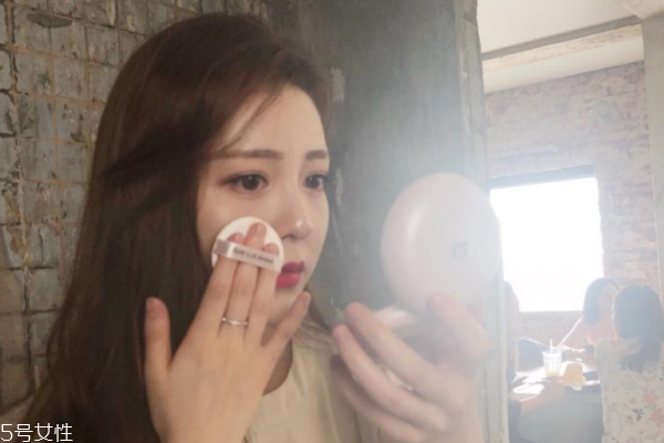 上妝工具都有哪些 選對上妝工具很關(guān)鍵 上妝工具都有哪些 選對上妝工具很關(guān)鍵