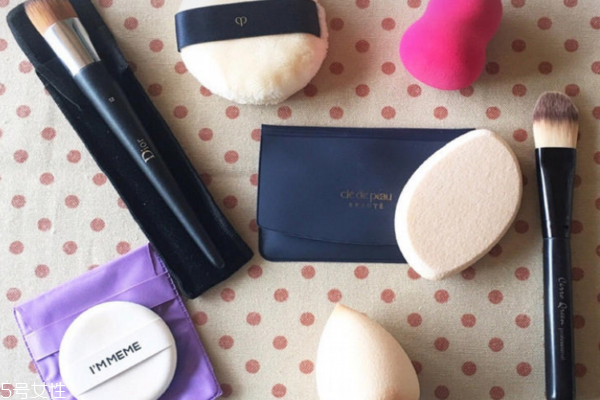 上妝工具都有哪些 選對上妝工具很關(guān)鍵 上妝工具都有哪些 選對上妝工具很關(guān)鍵